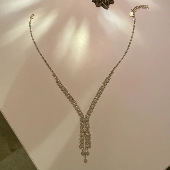 Glamorous Diamanté Crystal Dangle Necklace - Picture 3 of 3